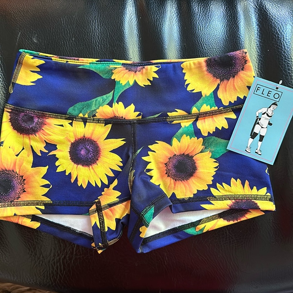 FLEO Shorts